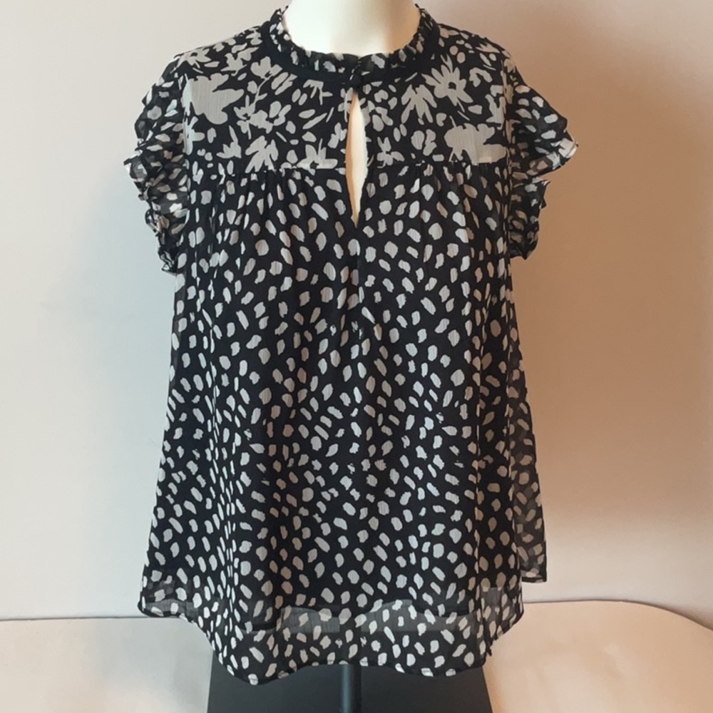 Cupcakes and Cashmere Black and White Top - Picture 5 of 13